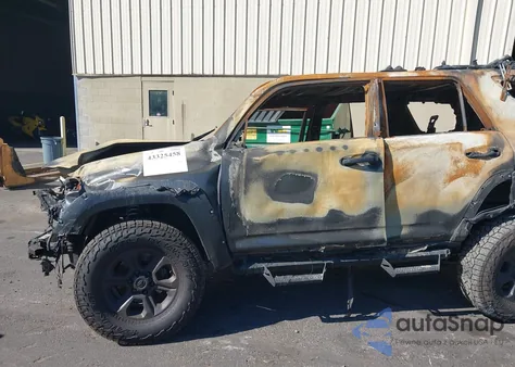 2022 Toyota 4Runner Sr5 z USA, uszkodzony, nr VIN JTEMU5JR7N6049387